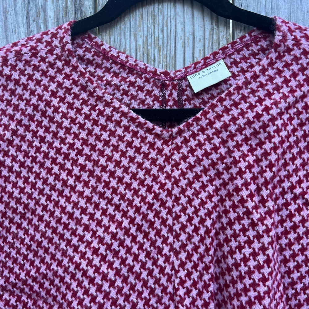 LORD AND TAYLOR Houndstooth Pink and Red Lightweight Fringe Poncho One Size - Picture 7 of 10